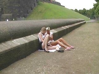 Une femme extrait gratuit de film porno amateur cornée aux cheveux blonds donne une baise solide à son étalon